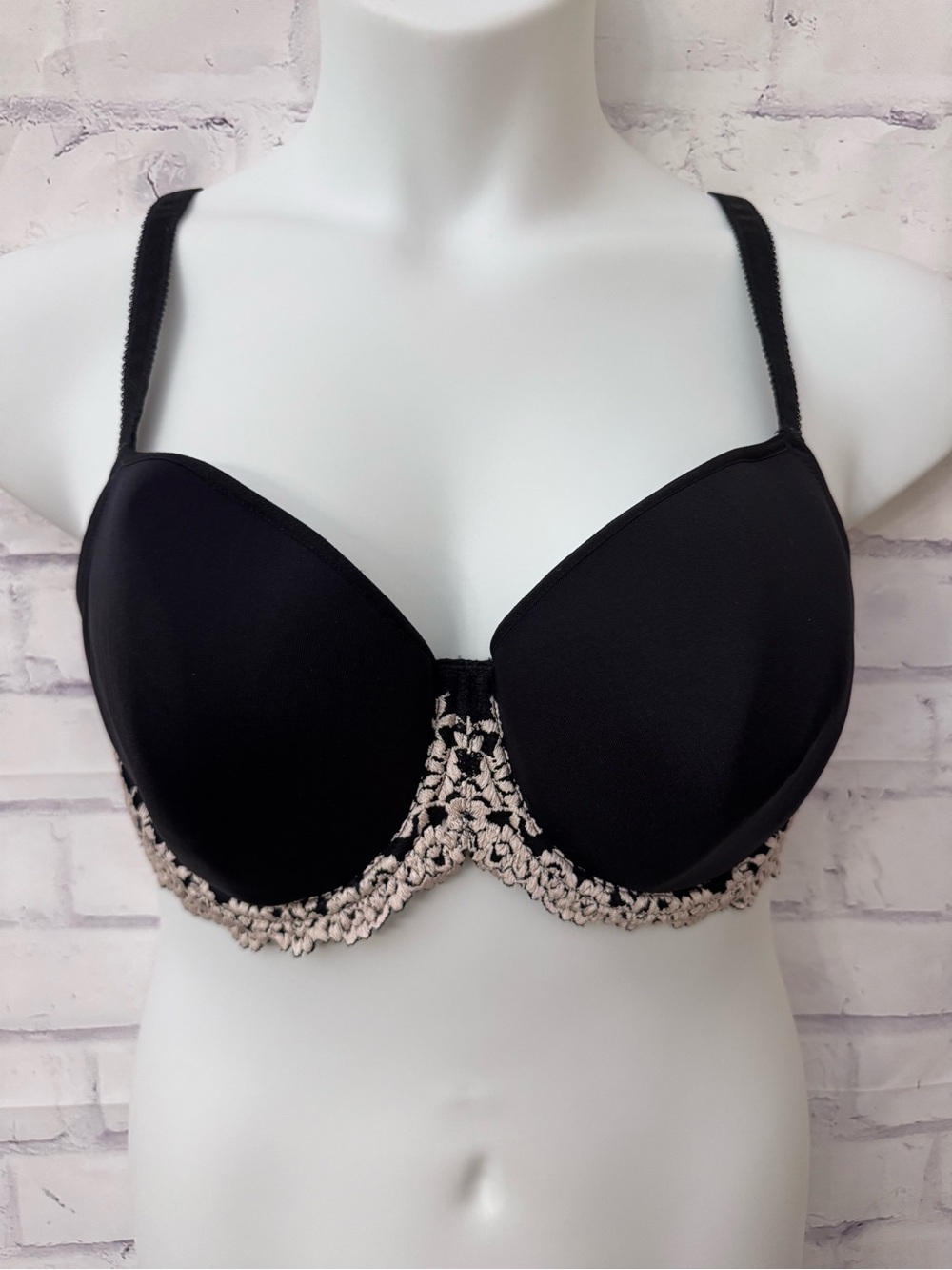 Wacoal 40DD Embrace Lace T Shirt Bra 853191 Classic Seamless Underwire Black